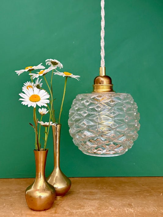 Suspension globe vintage en verre moulé