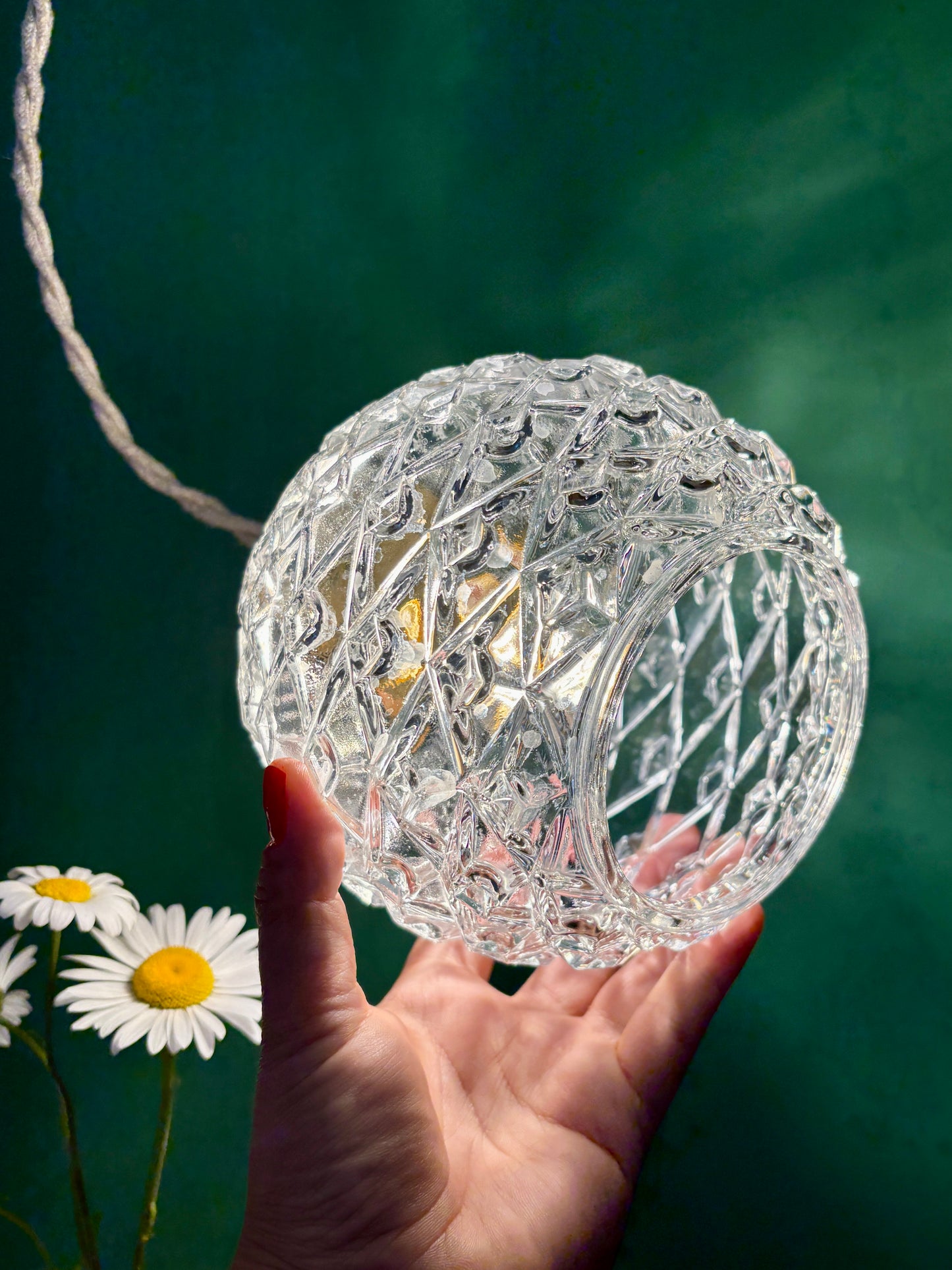 Suspension globe vintage en verre moulé