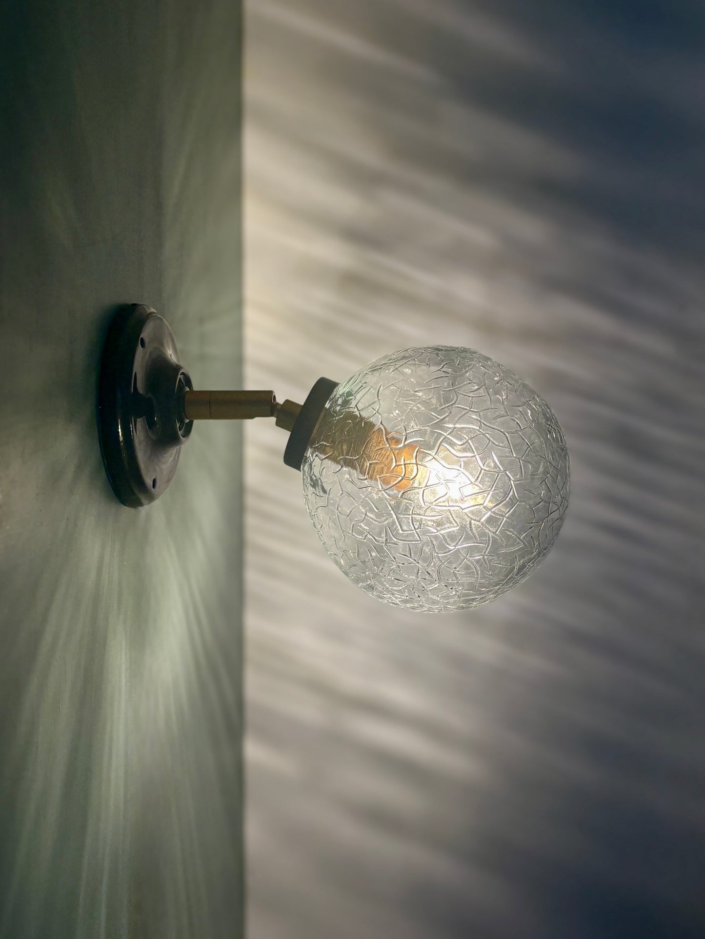 Applique globe vintage en verre effet craquelé