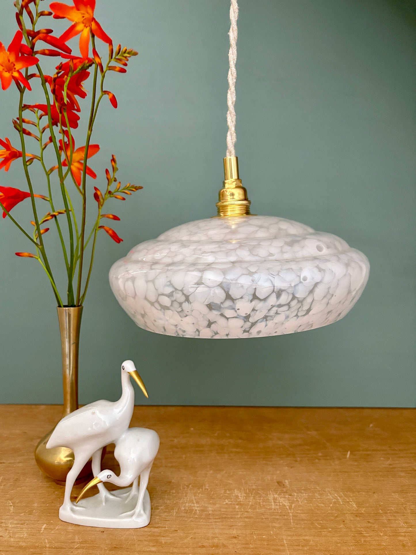 Suspension abat-jour vintage en verre de Clichy blanc