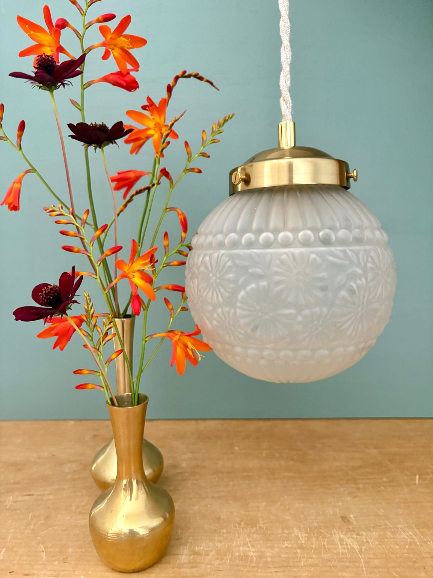 Suspension globe vintage art déco en verre dépoli