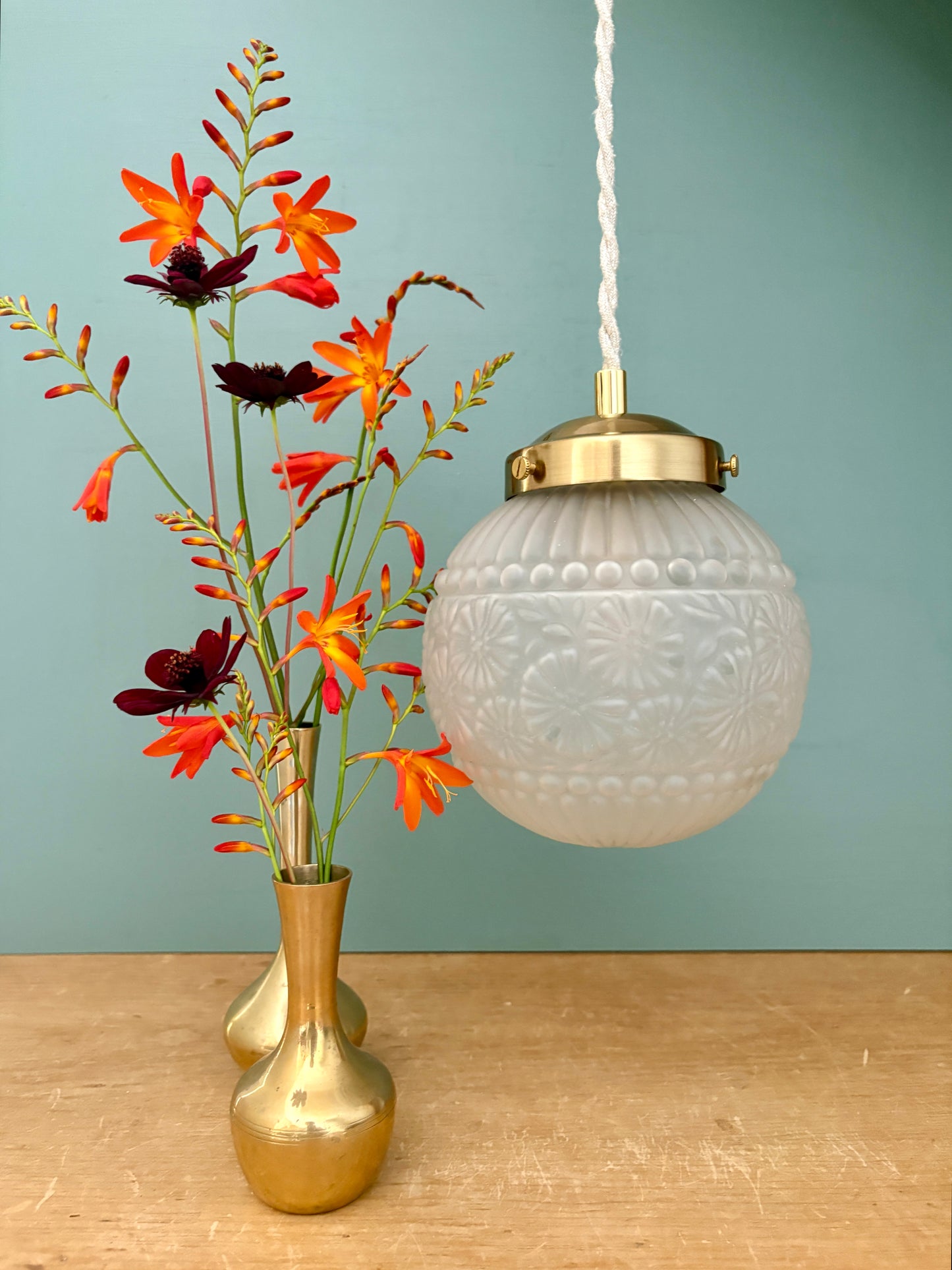 Suspension globe vintage art déco en verre dépoli