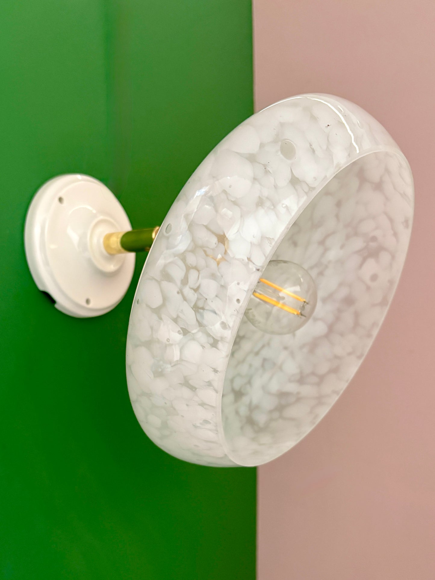 Applique abat-jour vintage en verre de clichy blanc