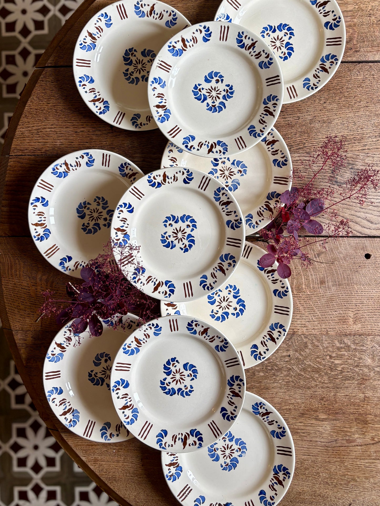 Lot de 10 assiettes plates anciennes modèle Laval