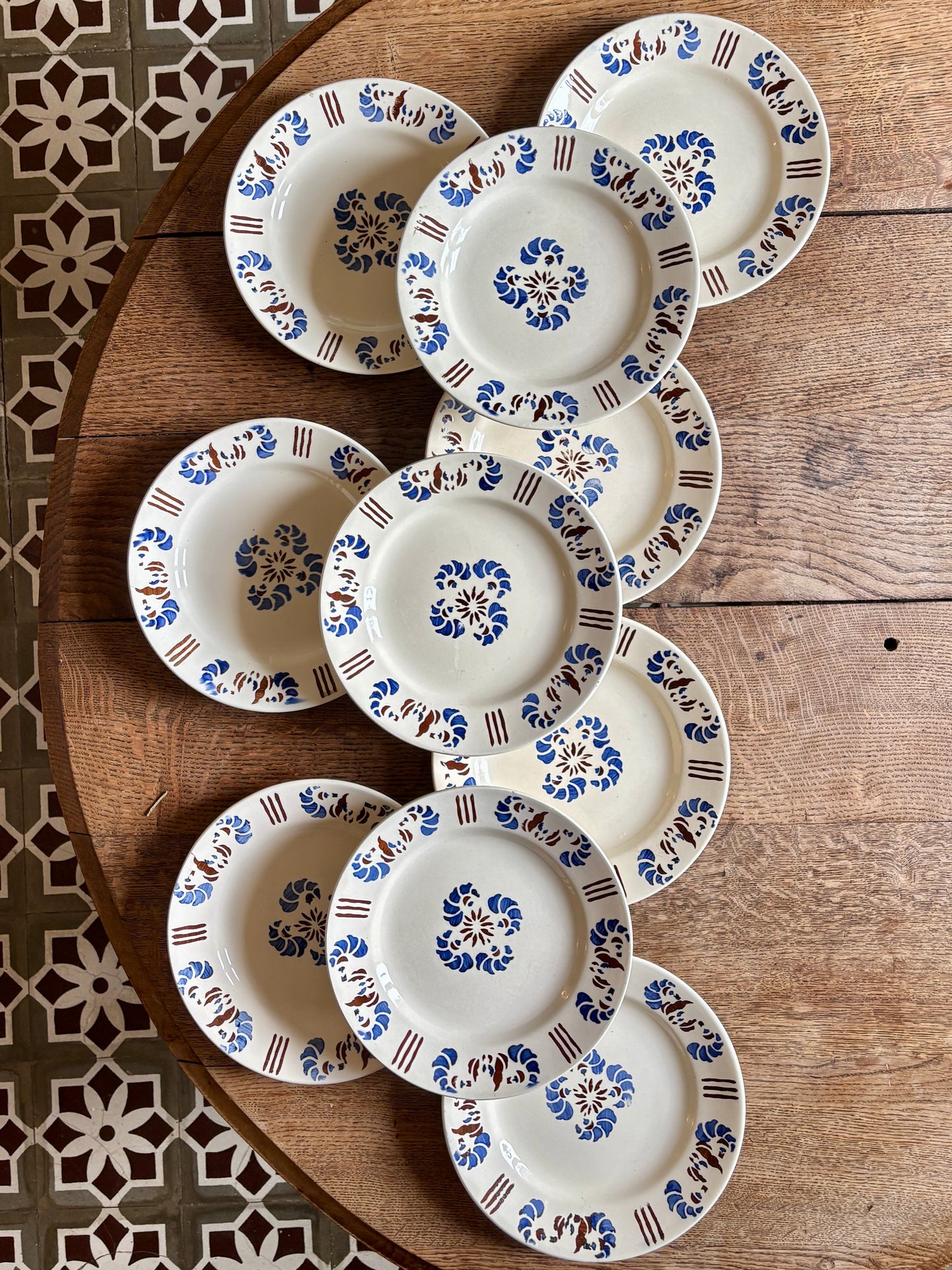 Lot de 10 assiettes plates anciennes modèle Laval