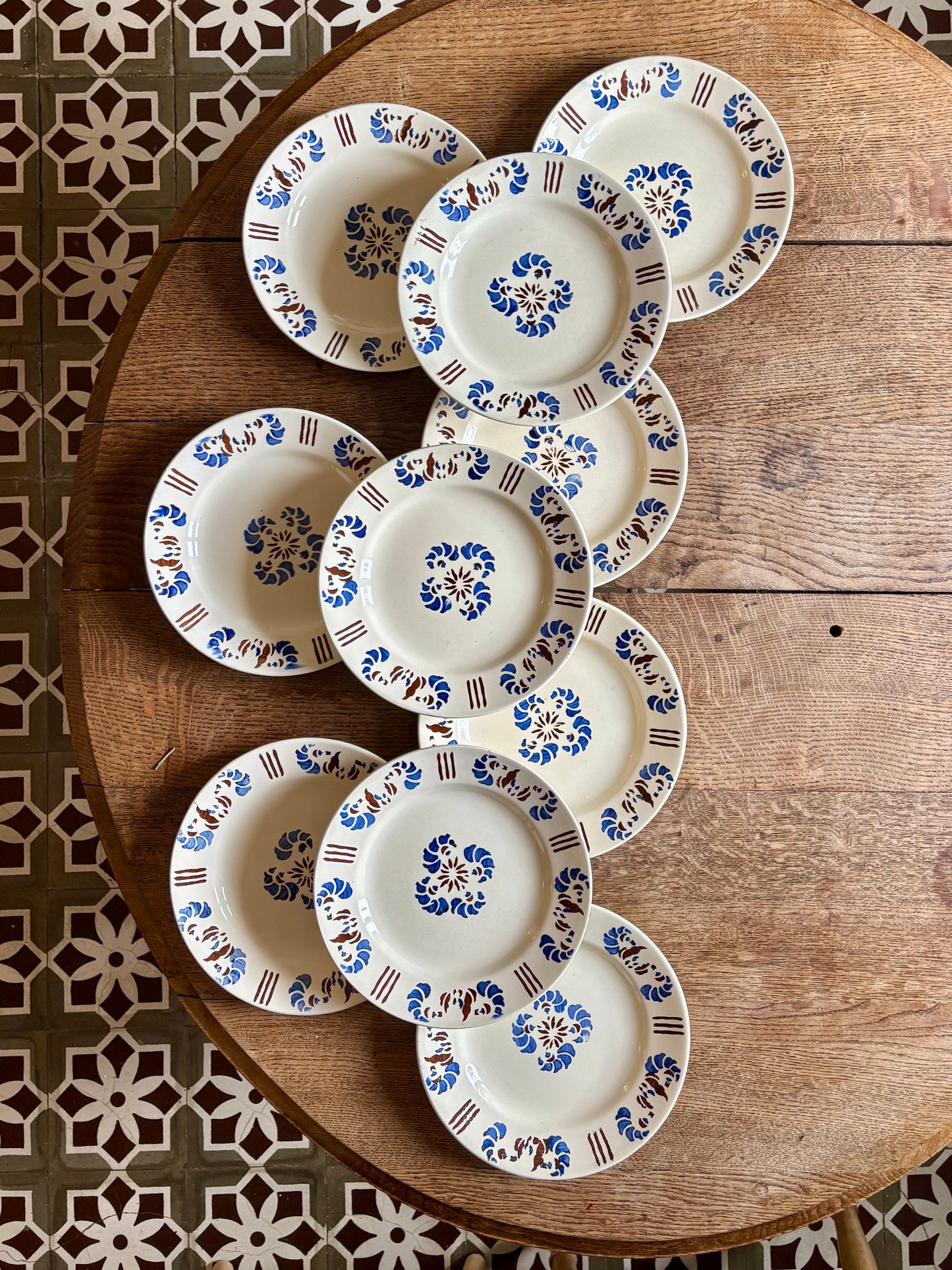 Lot de 10 assiettes plates anciennes modèle Laval