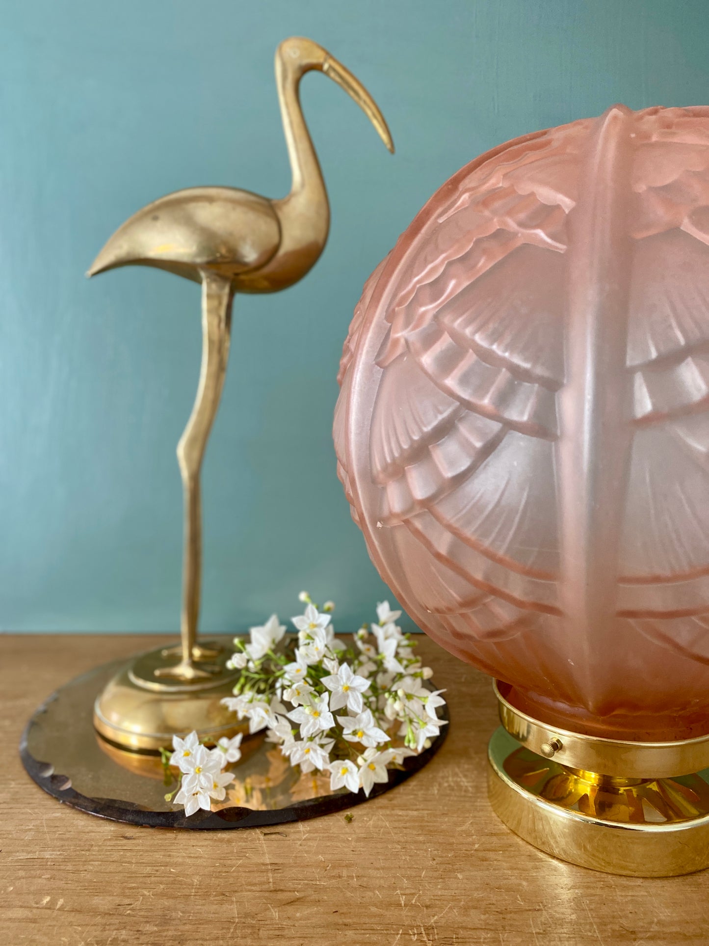 Lampe à poser globe vintage art déco XXL en verre dépoli rose