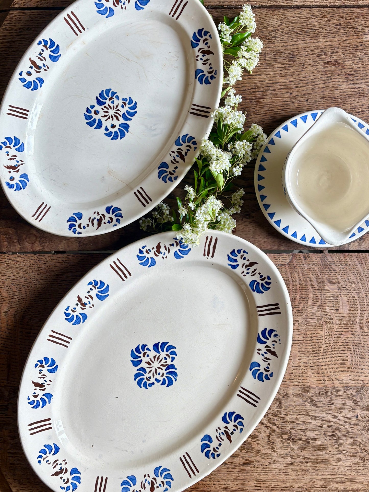 Lot de 2 raviers et d'une saucière vintage - Laval -