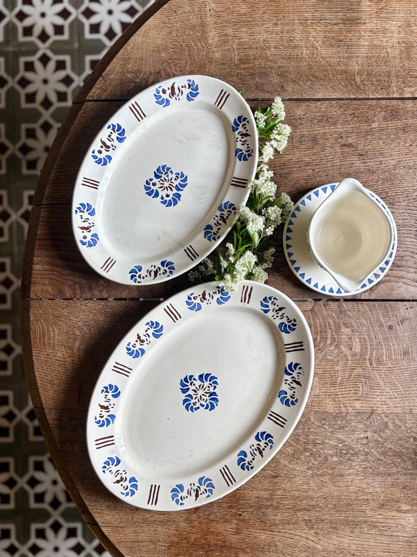 Lot de 2 raviers et d'une saucière vintage - Laval -