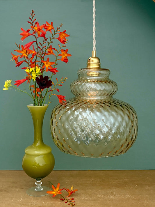 Suspension globe vintage en verre ambré