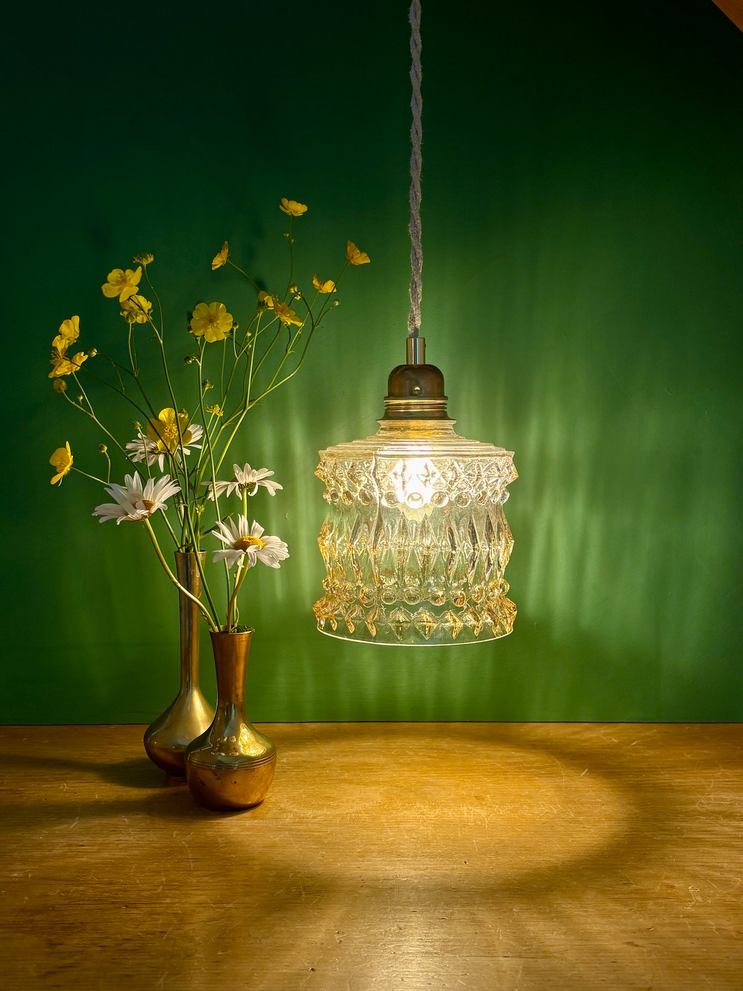 Suspension globe vintage en verre ambré (BDO1)