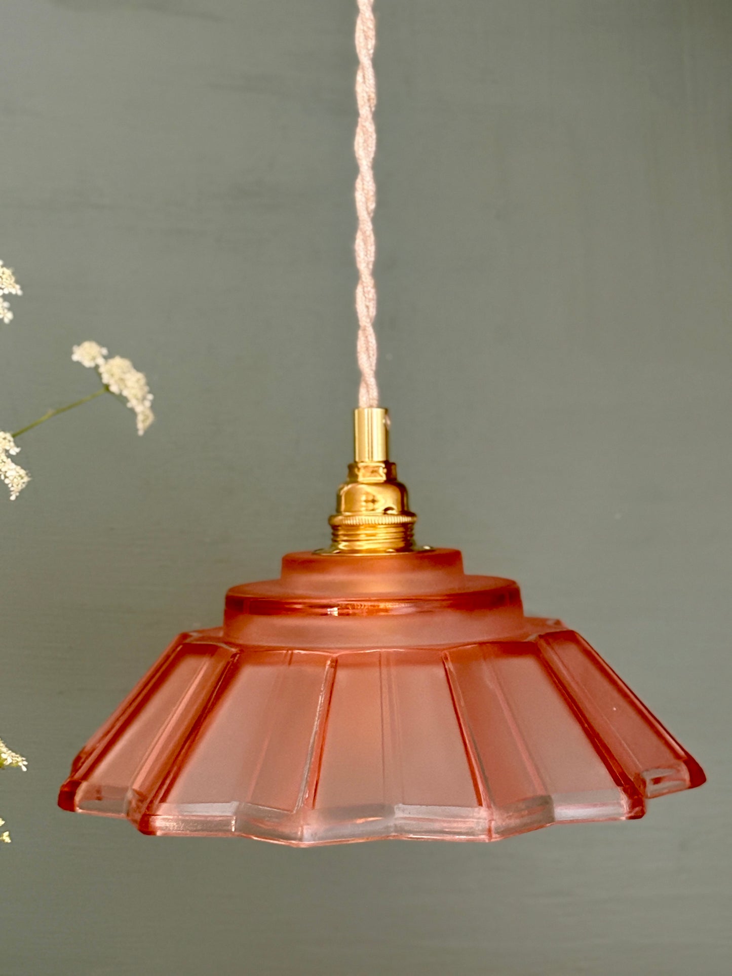 suspension abat-jour vintage art déco en verre dépoli rose