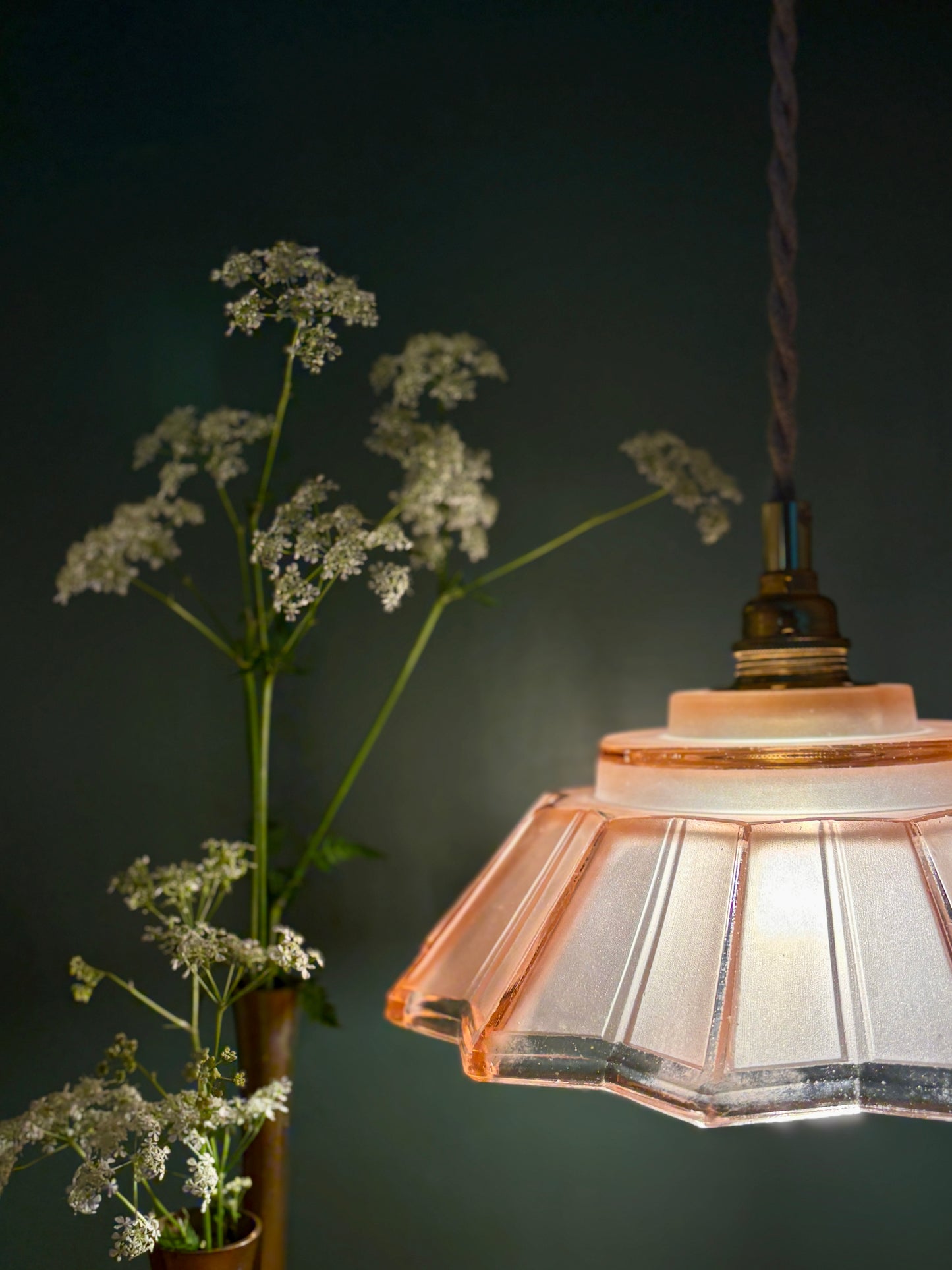 suspension abat-jour vintage art déco en verre dépoli rose