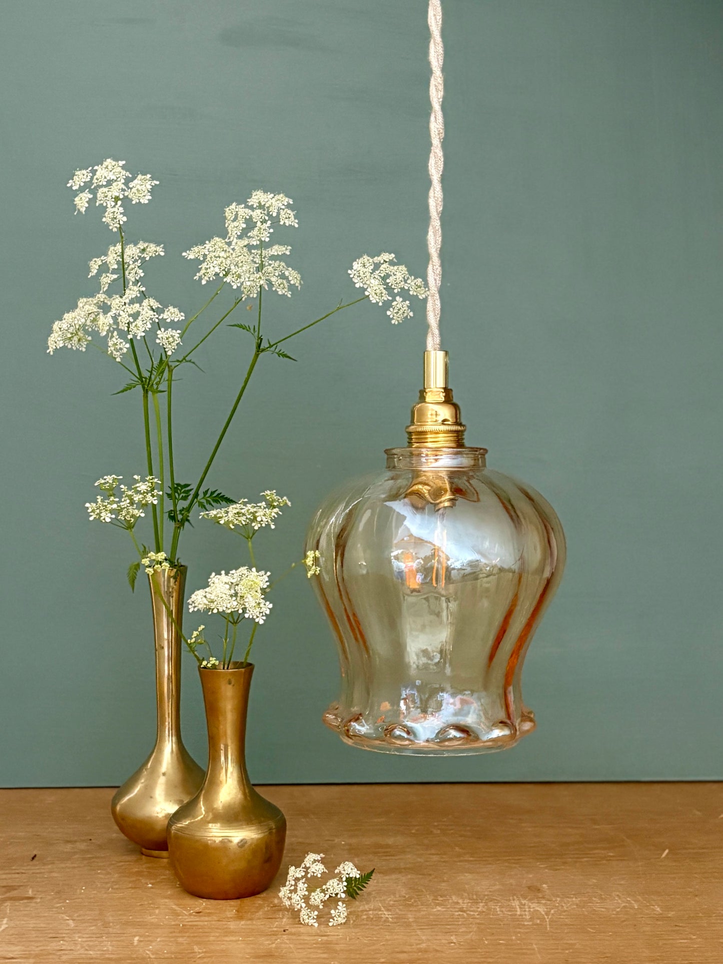 Suspension tulipe vintage en verre ambré