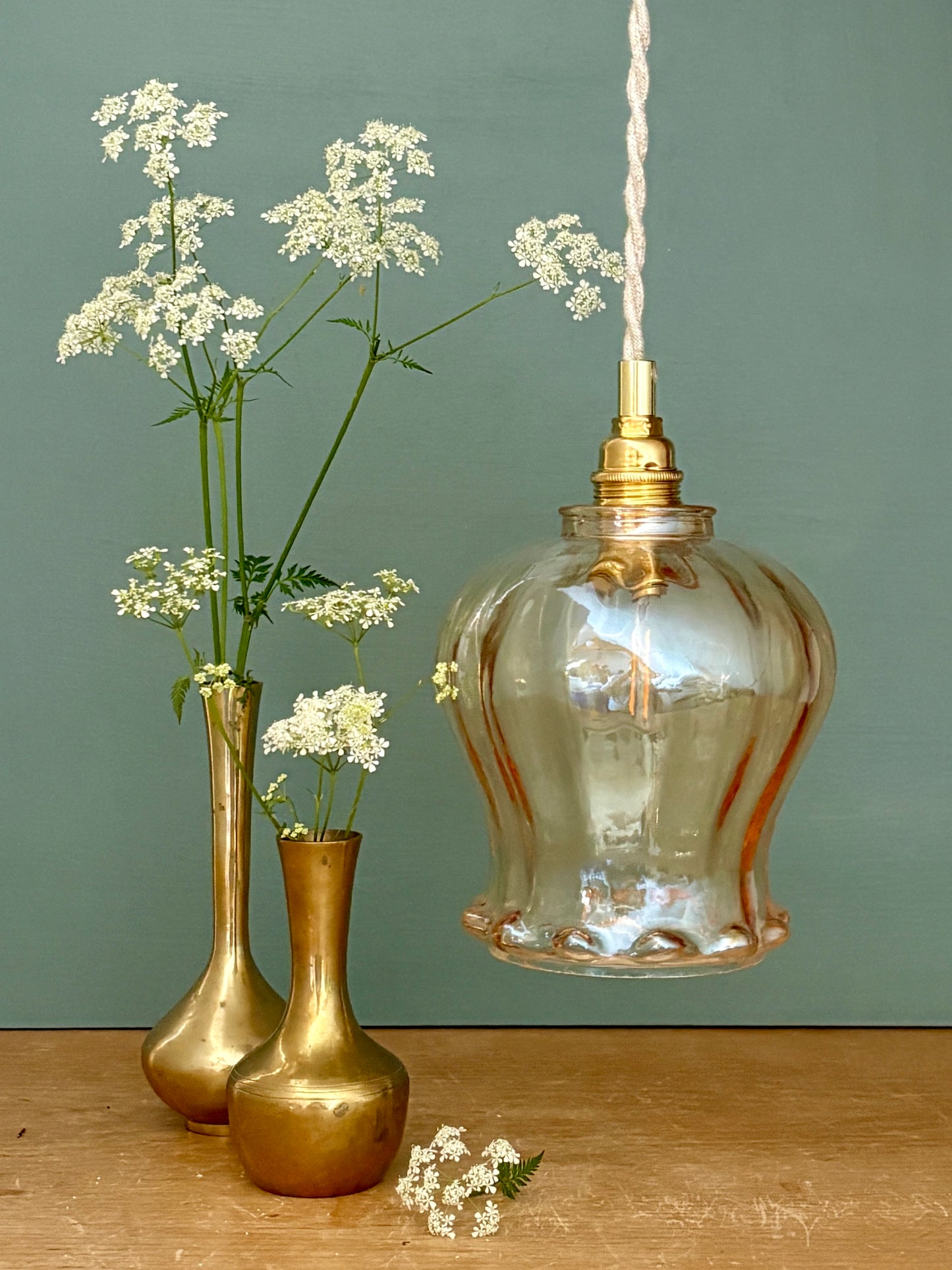 Suspension tulipe vintage en verre ambré