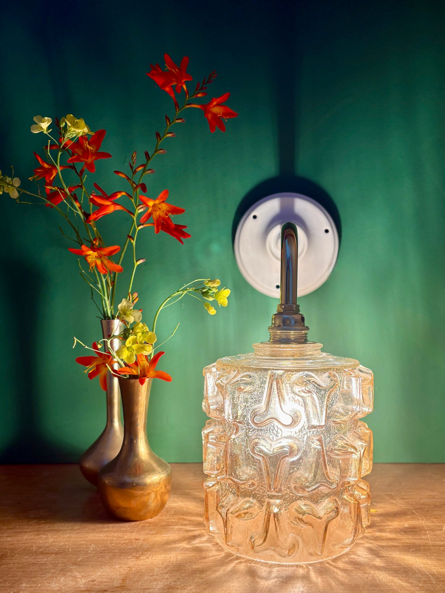 Applique globe vintage en verre ambré