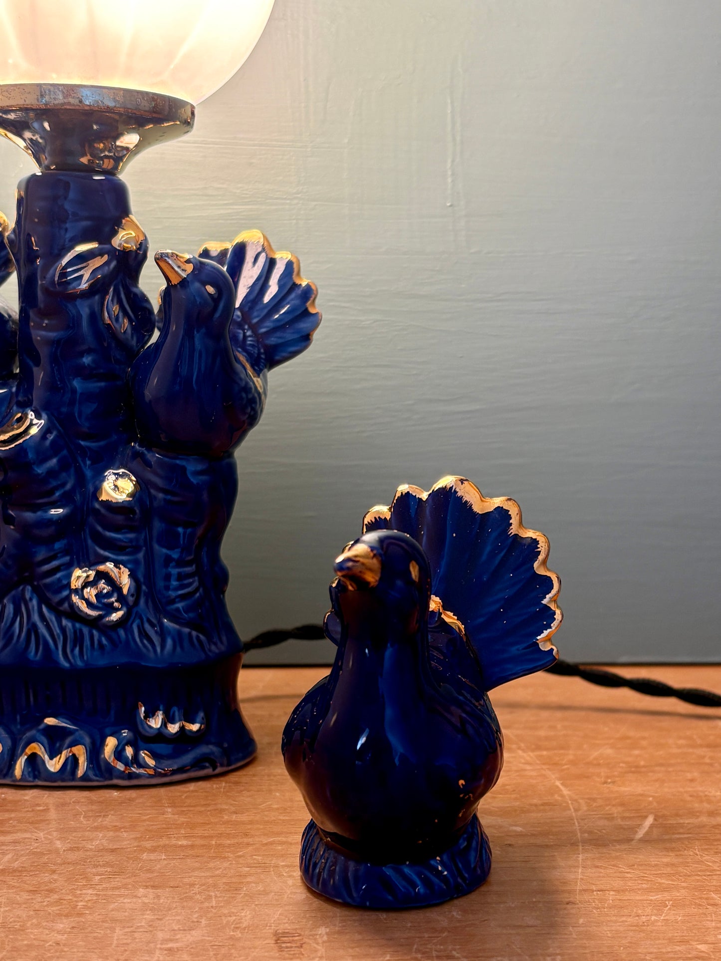Lampe vintage en céramique bleu et ses oiseaux
