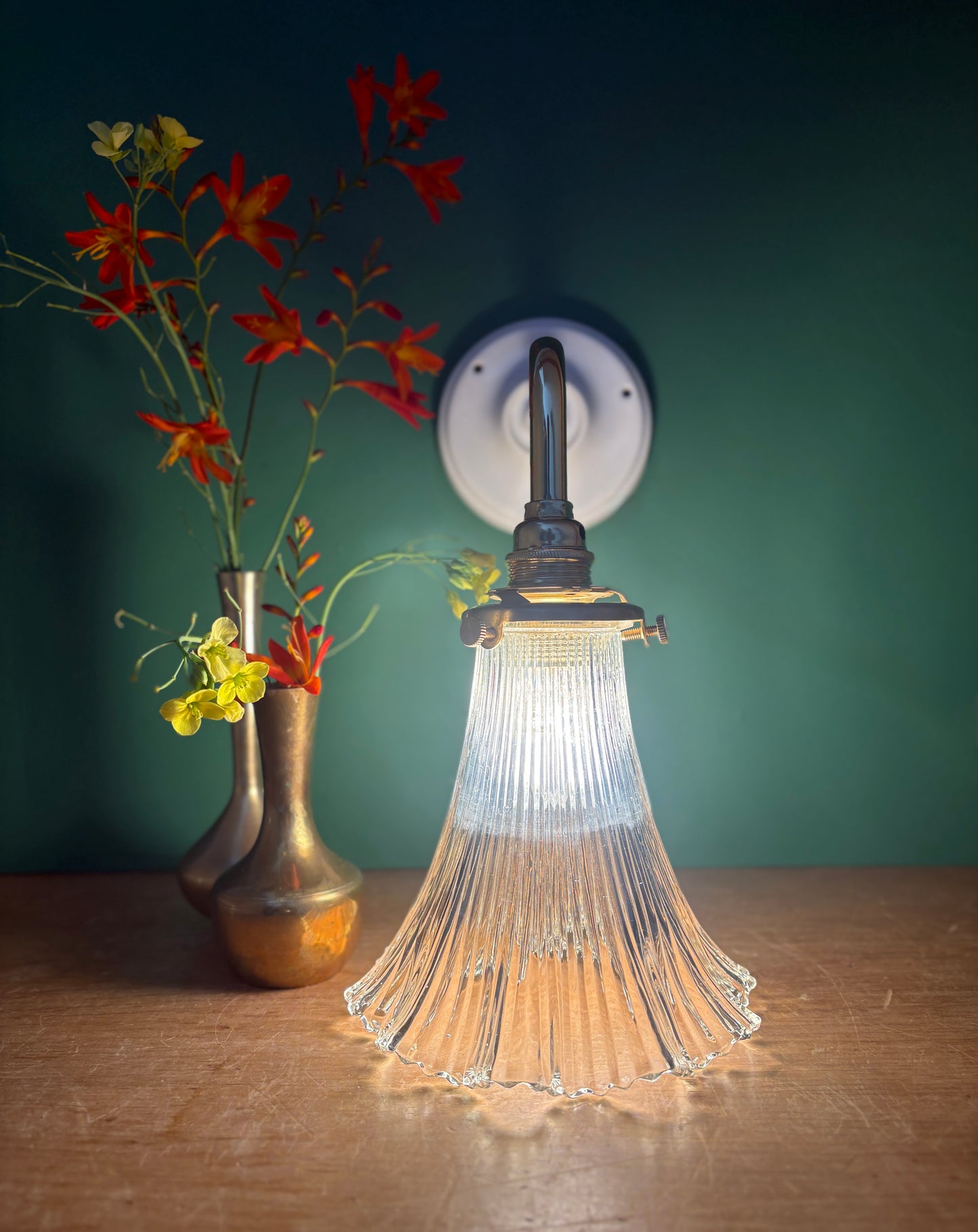 Applique coudée tulipe vintage en verre holophane