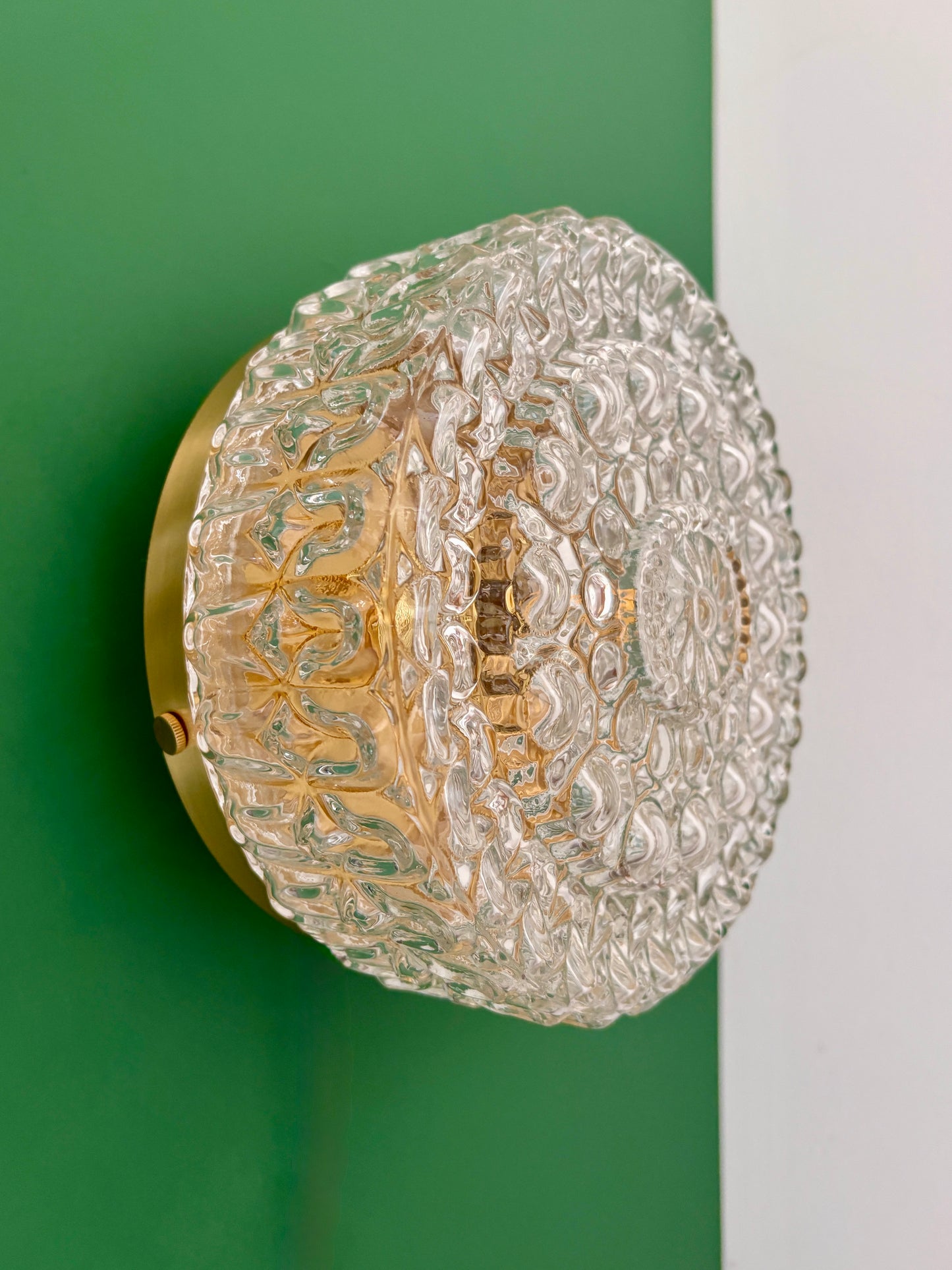 Applique ou plafonnier globe vintage en verre moulé