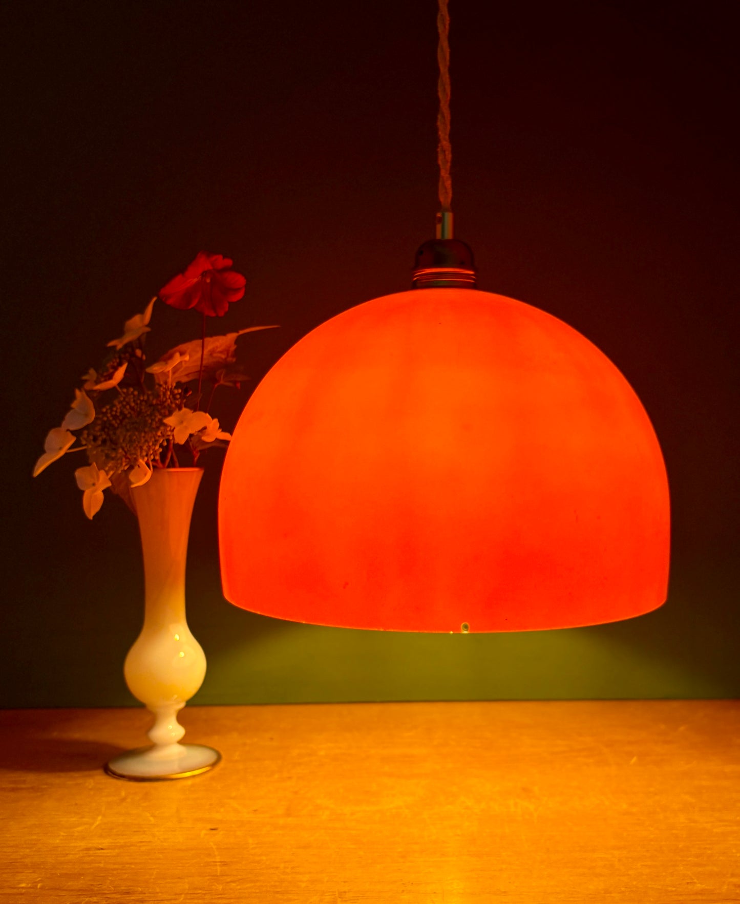 Suspension globe vintage en verre orange