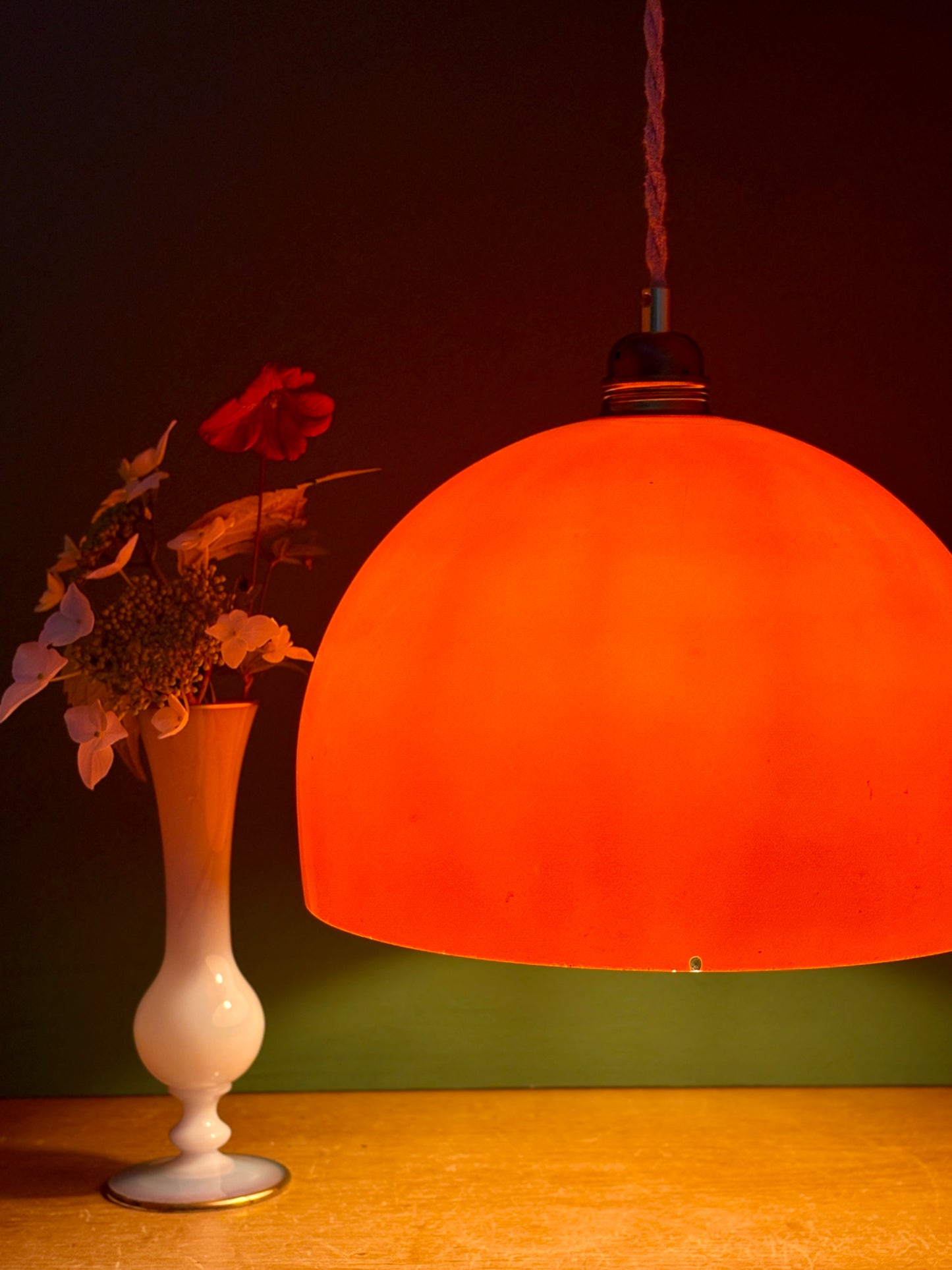 Suspension globe vintage en verre orange