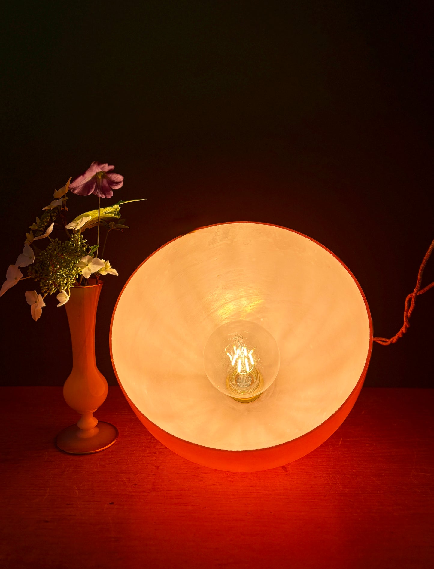 Suspension globe vintage en verre orange