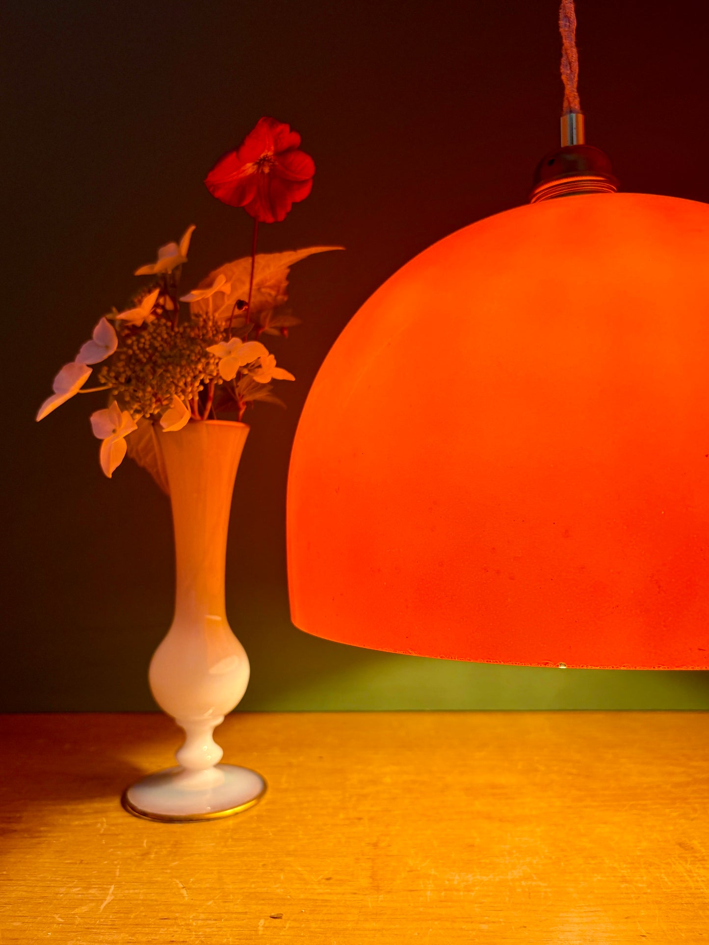 Suspension globe vintage en verre orange