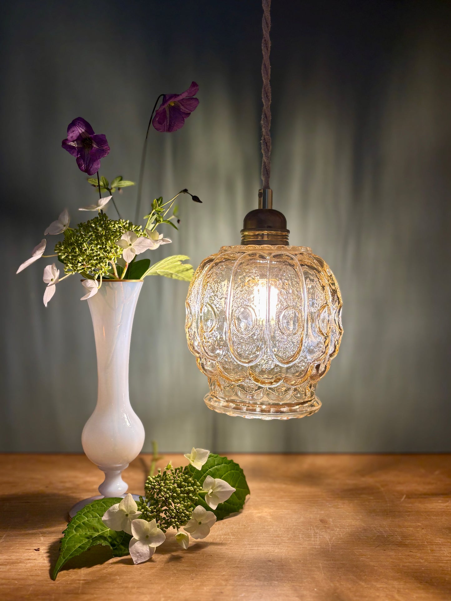 Suspension tulipe vintage en verre ambré (AMB11)