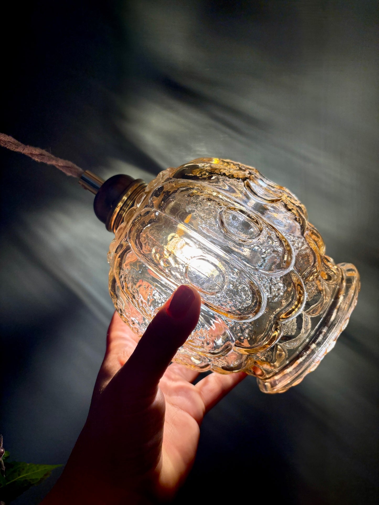 Suspension tulipe vintage en verre ambré (AMB11)