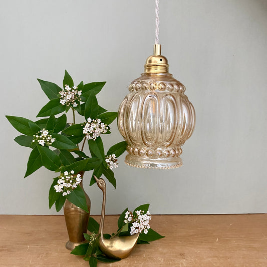 Suspension globe vintage en verre ambré bullé