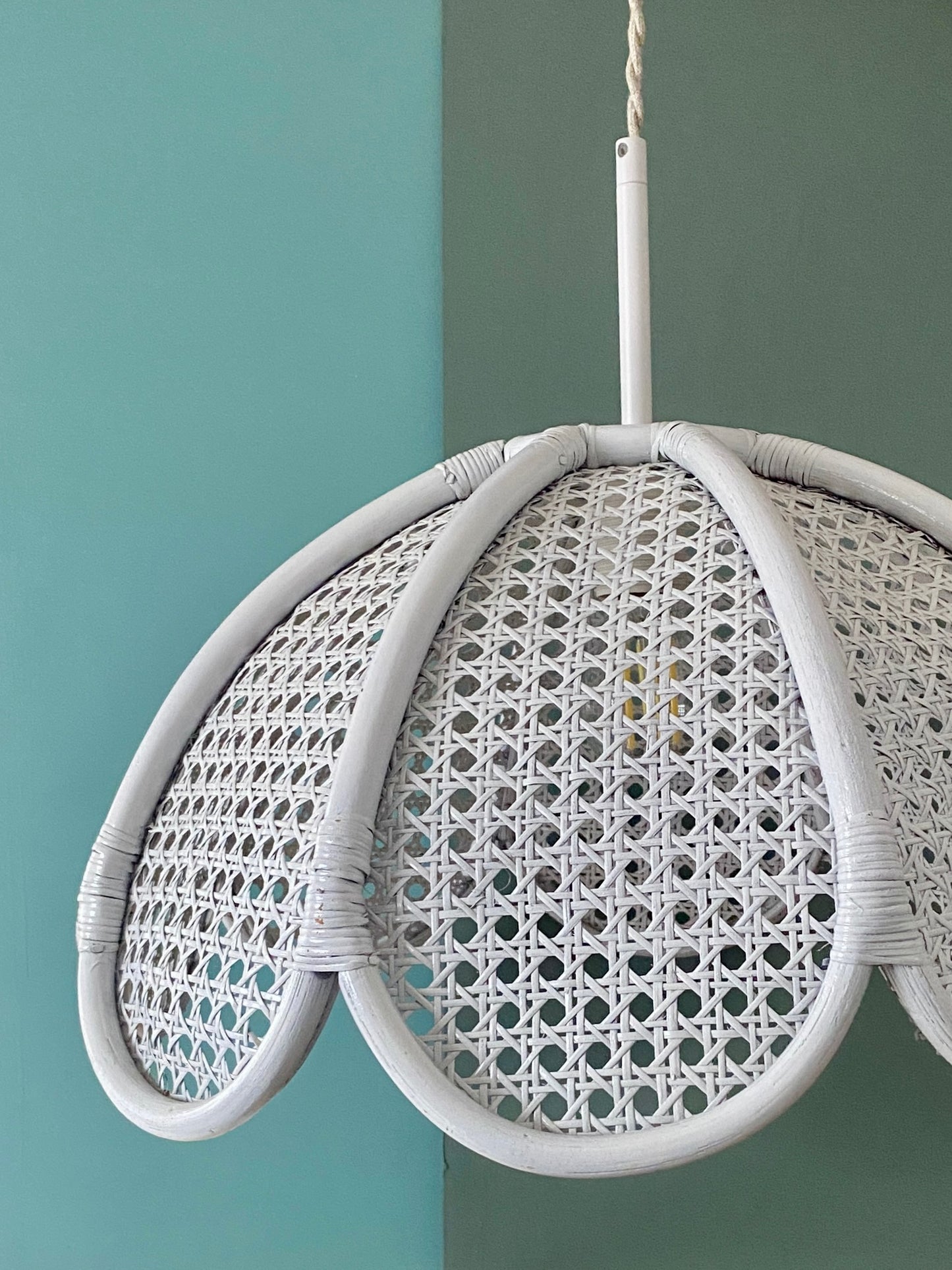 Suspension abat jour vintage en matière naturelle, rotin et cannage