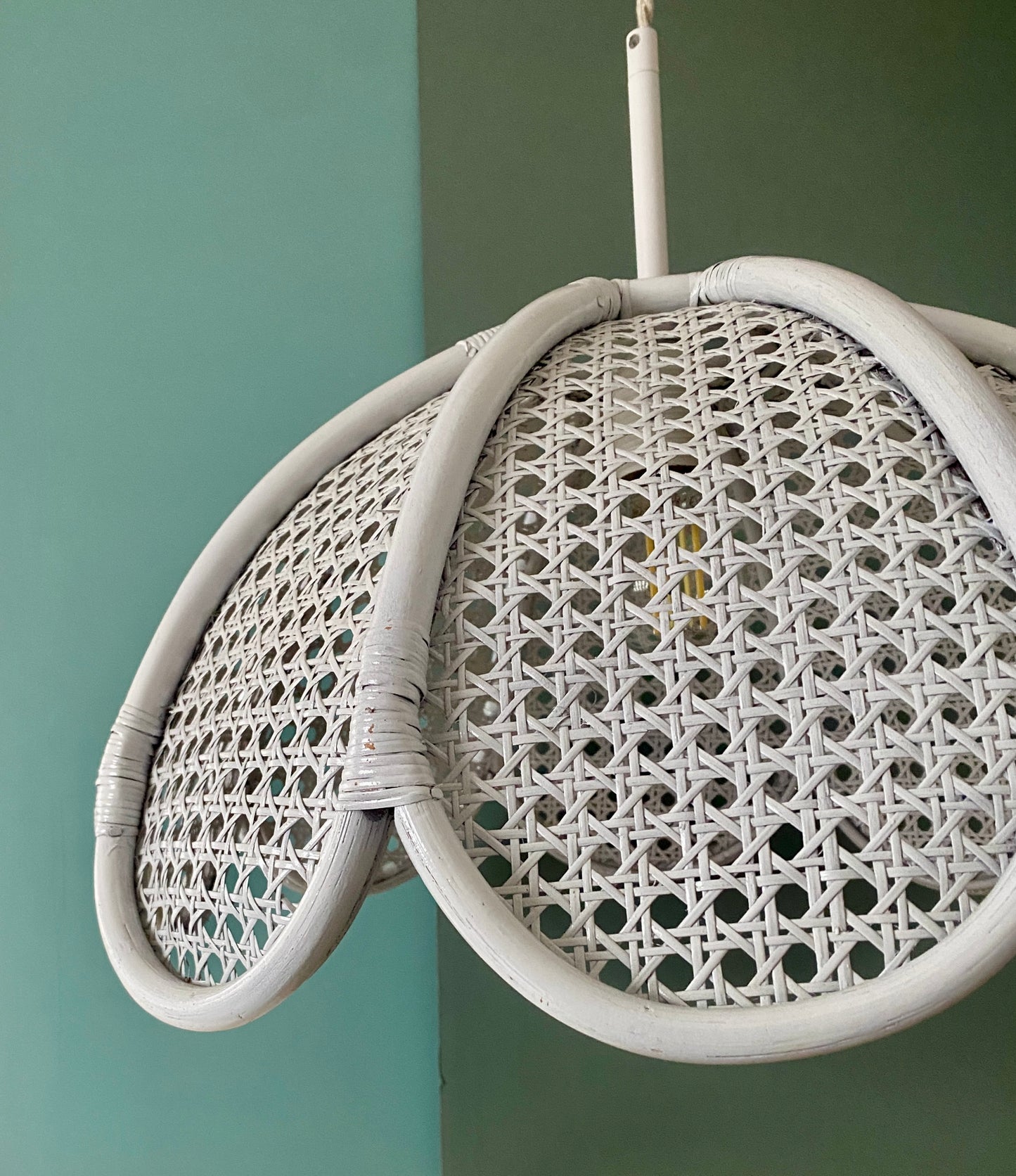 Suspension abat jour vintage en matière naturelle, rotin et cannage