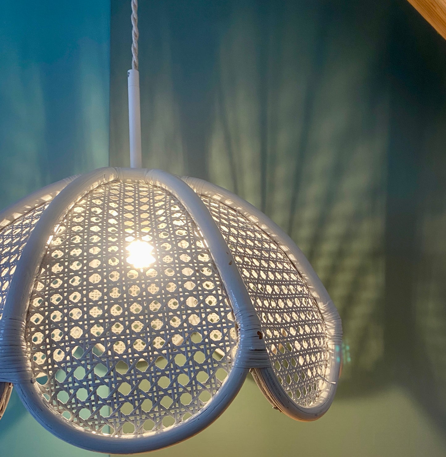 Suspension abat jour vintage en matière naturelle, rotin et cannage