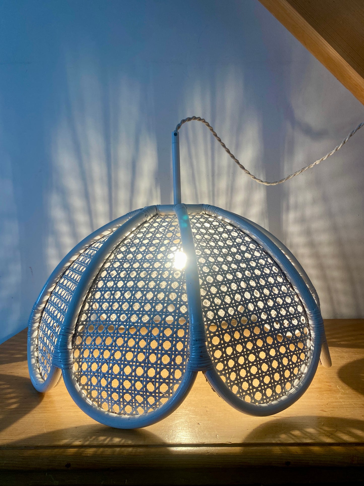 Suspension abat jour vintage en matière naturelle, rotin et cannage