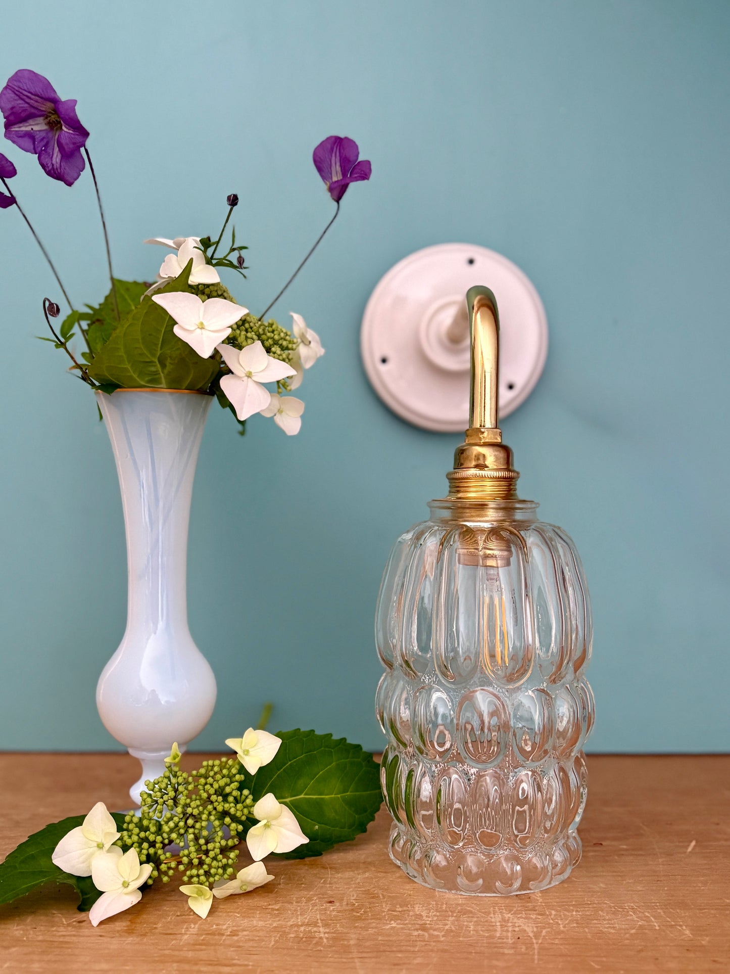 Applique coudée tulipe vintage en verre
