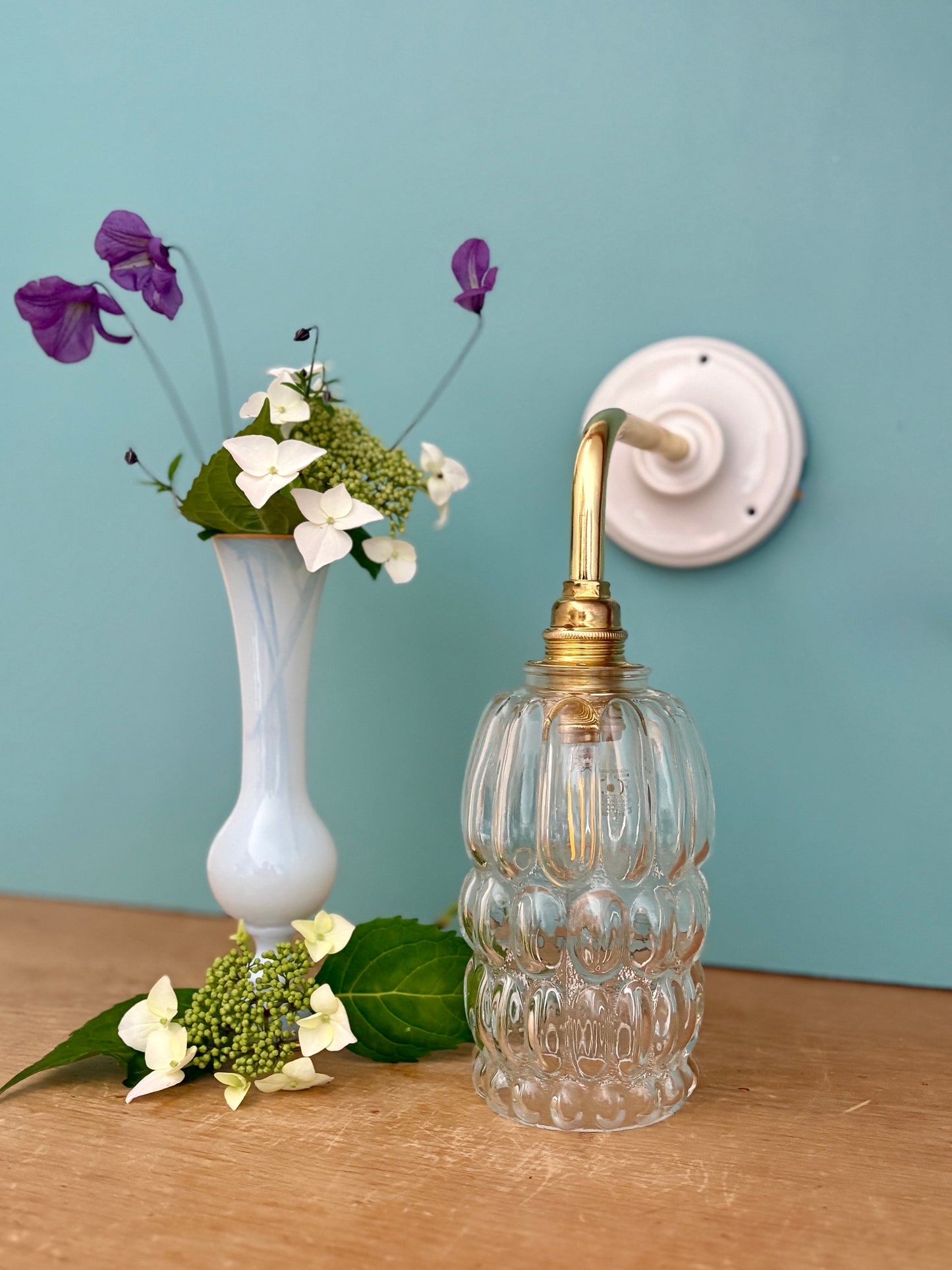 Applique coudée tulipe vintage en verre