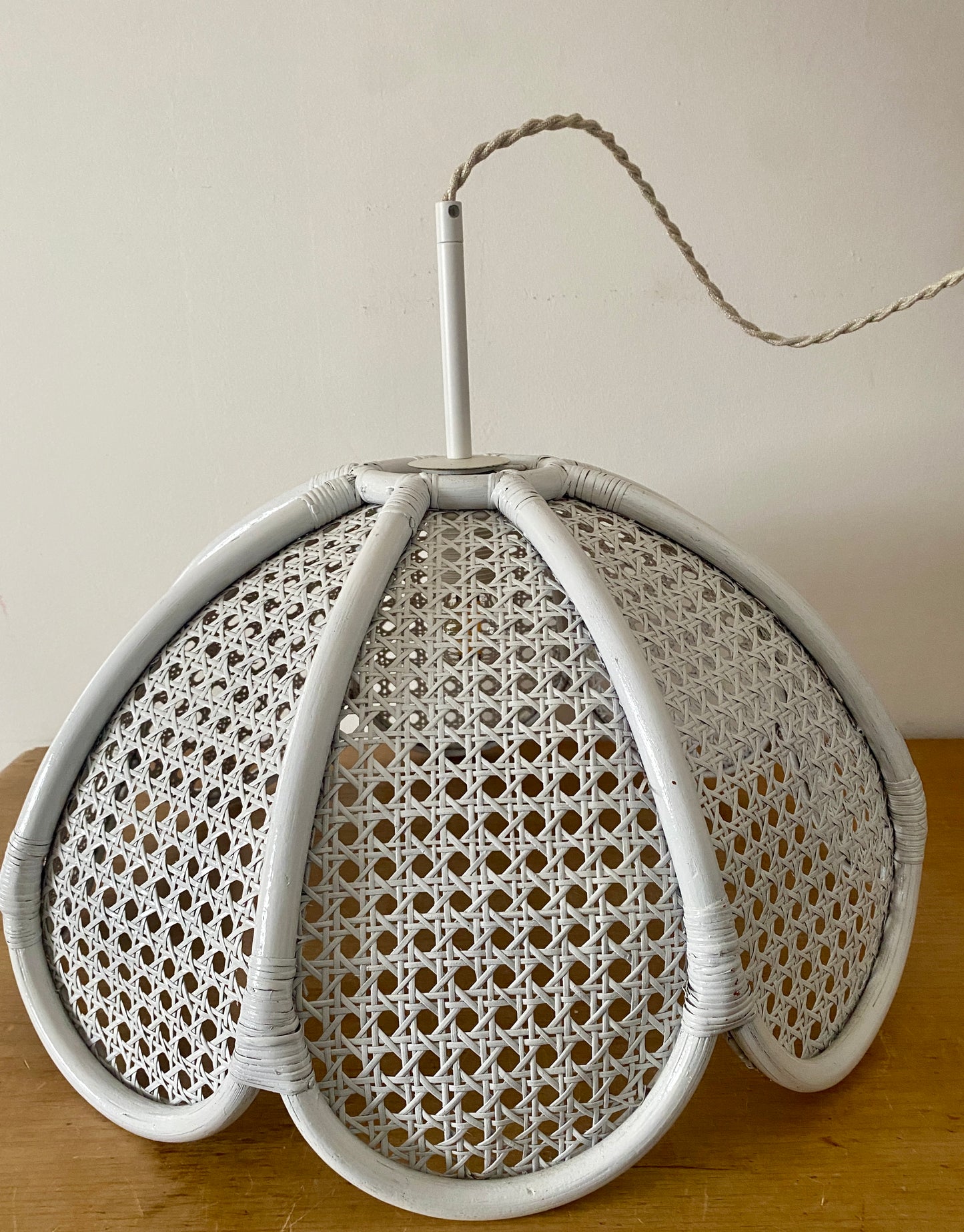 Suspension abat jour vintage en matière naturelle, rotin et cannage