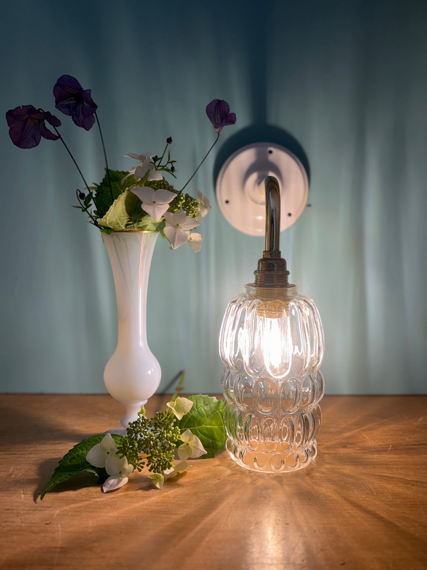 Applique coudée tulipe vintage en verre