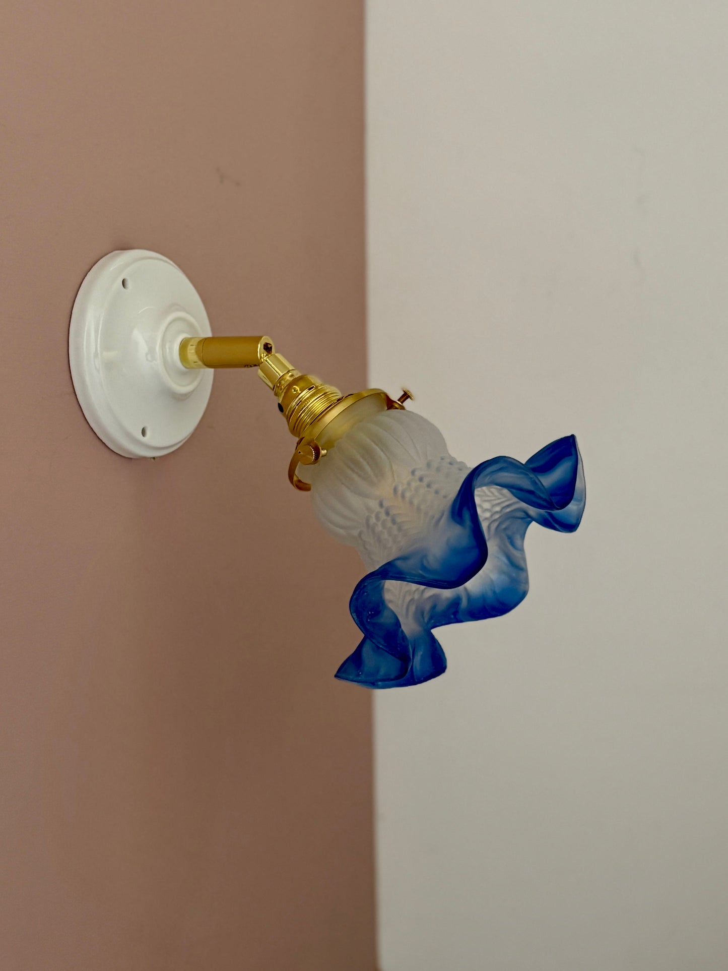 Applique tulipe vintage en verre dépoli