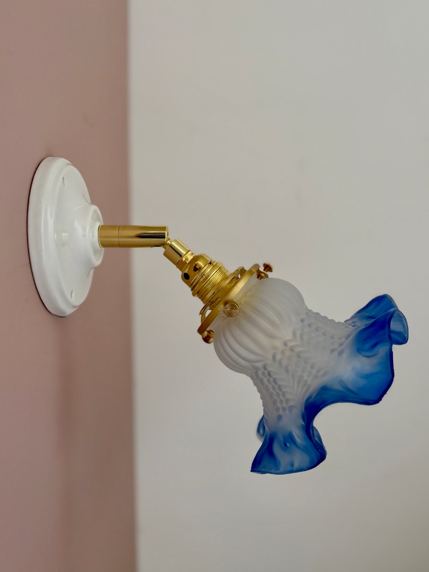 Applique tulipe vintage en verre dépoli