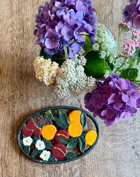 Dessous de plat vintage en fonte décors de fruits