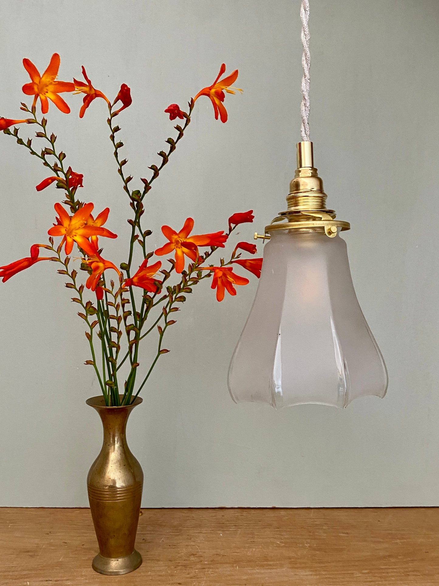 Baladeuse tulipe vintage en verre dépoli