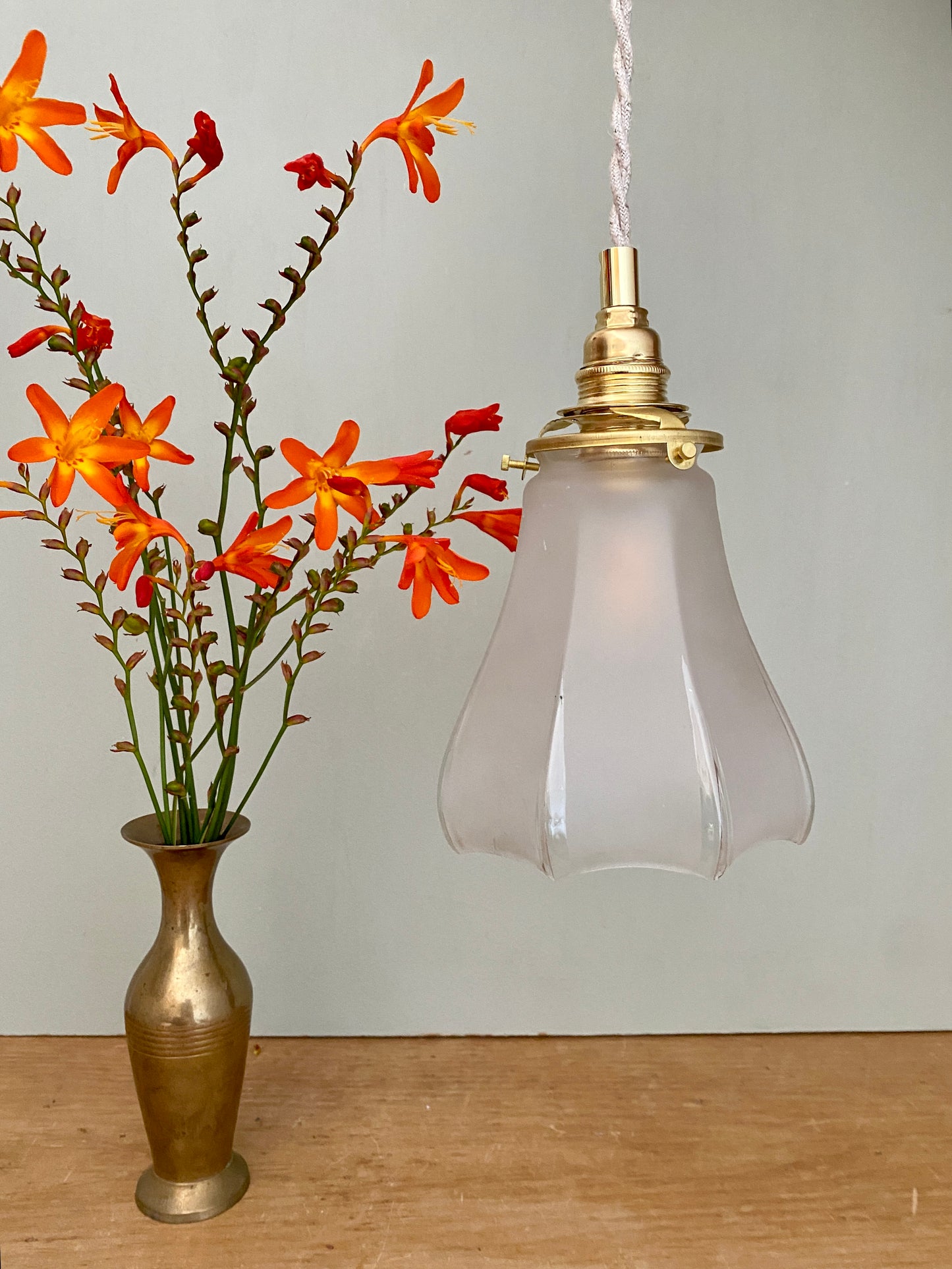 Baladeuse tulipe vintage en verre dépoli