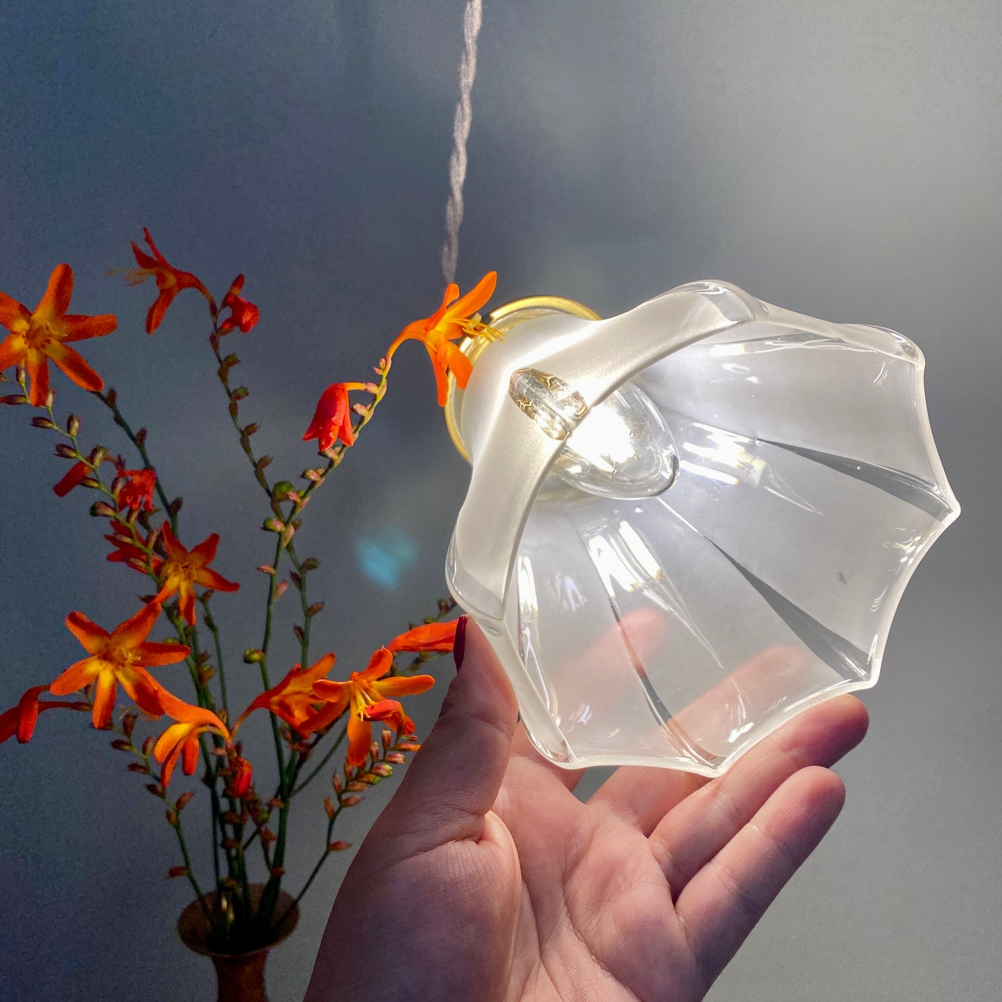 Baladeuse tulipe vintage en verre dépoli