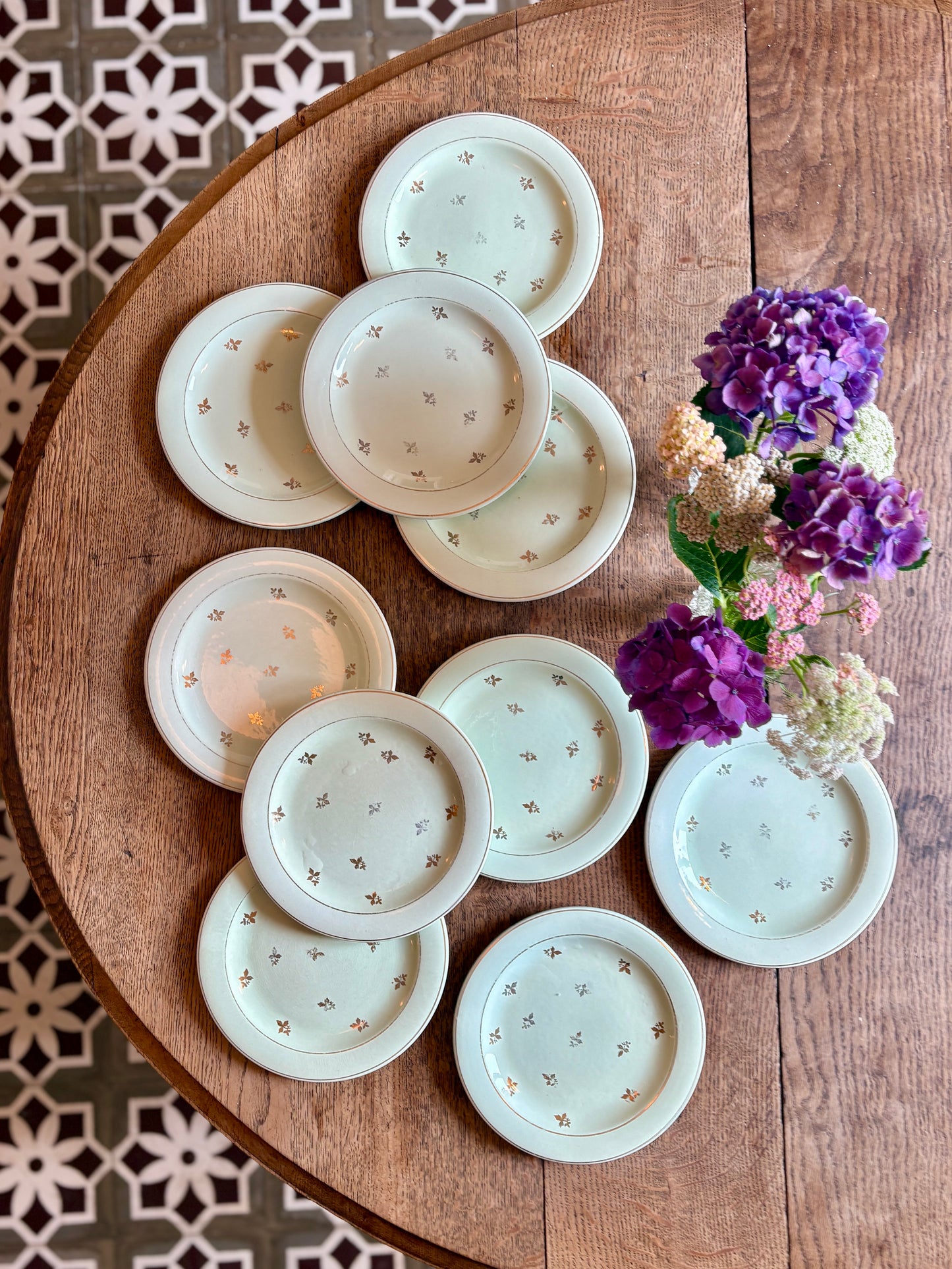 Lot de 10 assiettes vintage à dessert verts pâles et dorées - Salins