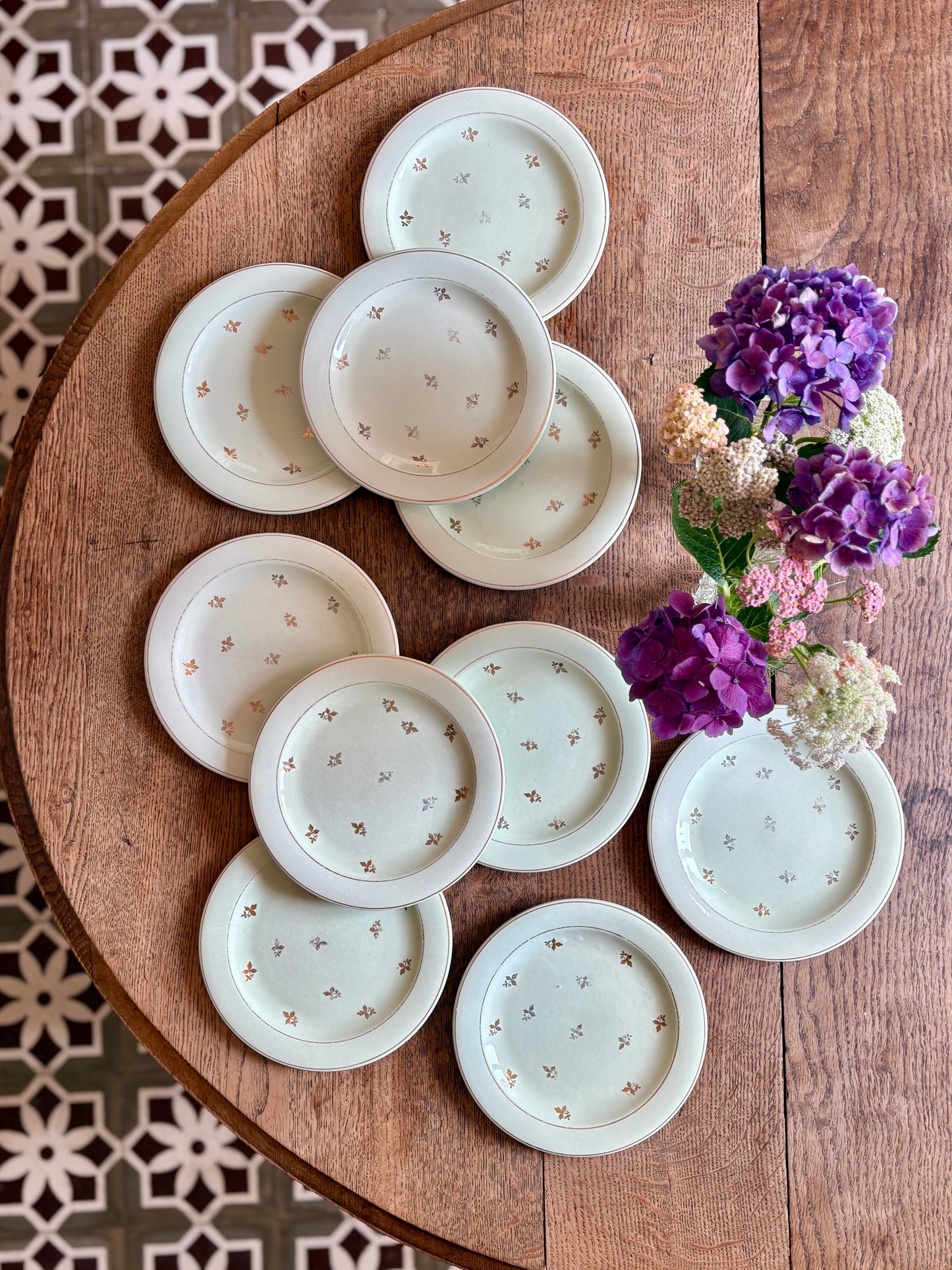 Lot de 10 assiettes vintage à dessert verts pâles et dorées - Salins