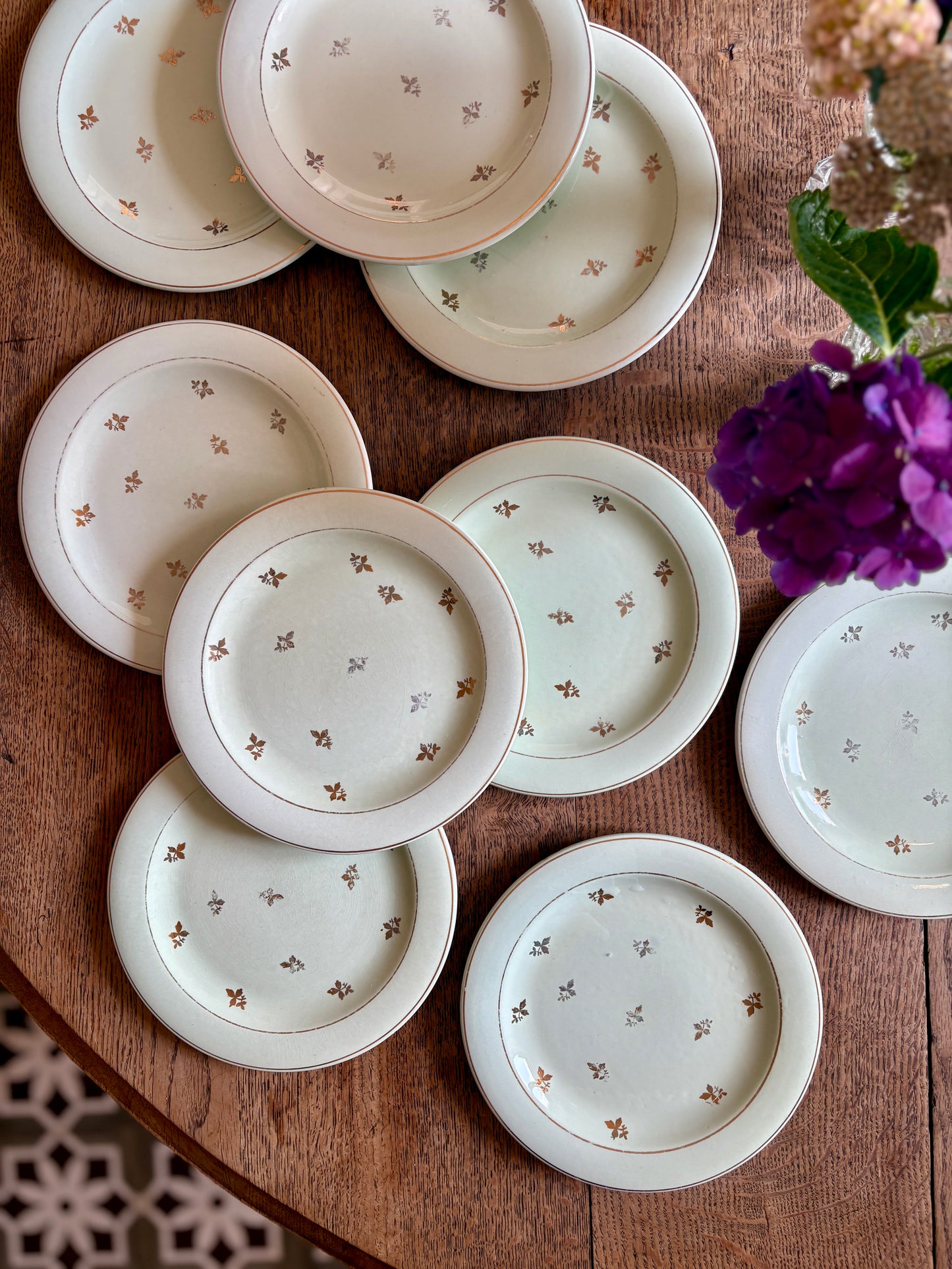 Lot de 10 assiettes vintage à dessert verts pâles et dorées - Salins