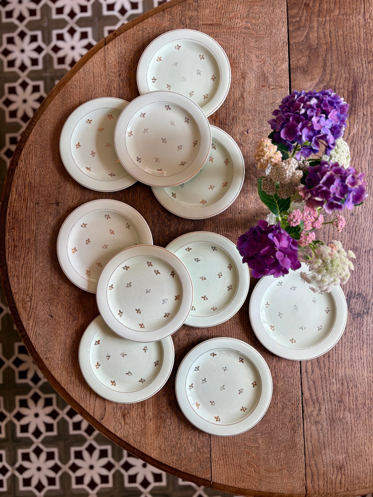 Lot de 10 assiettes vintage à dessert verts pâles et dorées - Salins