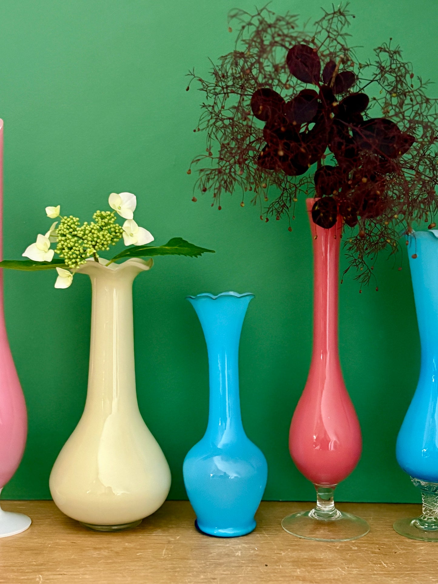 Lot de 7 vases/soliflores vintage en opaline