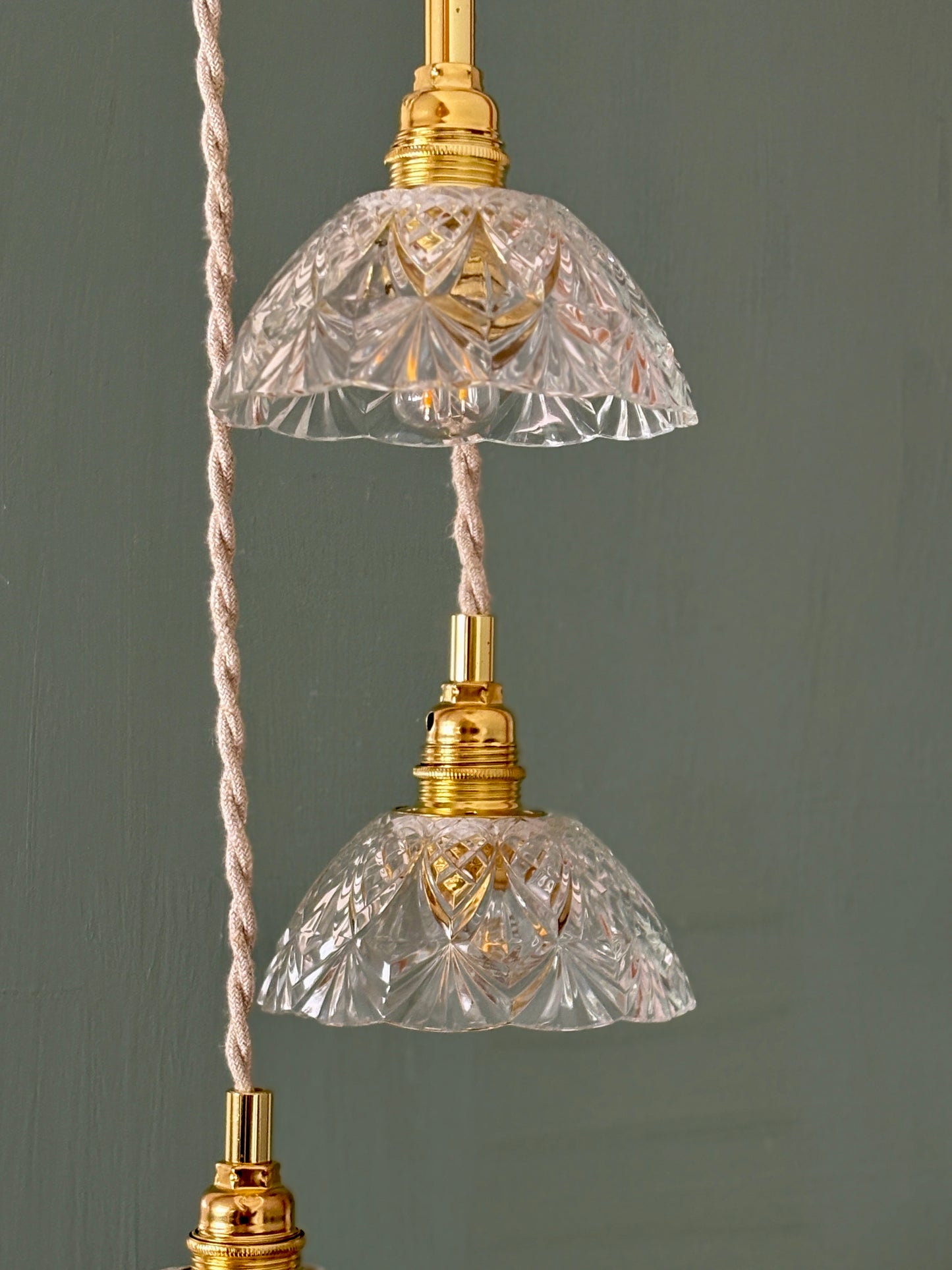 Suspension triple abat-jour vintage en verre ciselé - collection vaisselle
